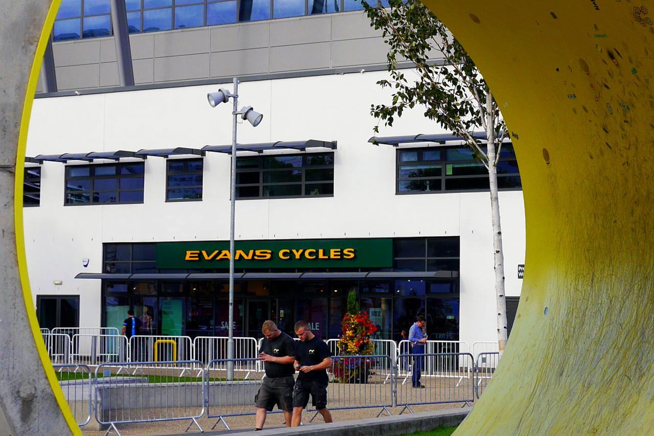 Sports Direct buys Evans Cycles out of administration will close half